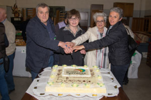 Taglio della torta al 5 anniversario