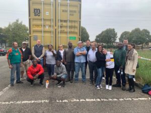 Chi ha aiutato a caricare il container (2022)