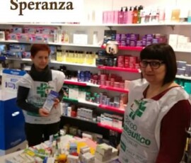 Volontarie al banco farmaceutico