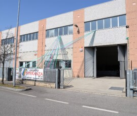 Esterno del magazzino del Gruppo Speranza