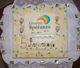 Torta del quinto anniversario del Gruppo Speranza